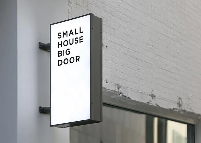 Small House Big Door Myeongdong 酒店