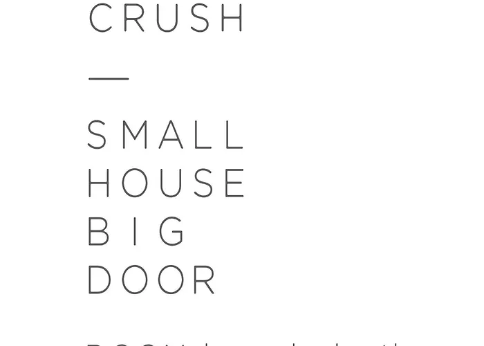 Small House Big Door Myeongdong 酒店 3*