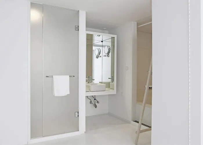 Small House Big Door Myeongdong 3* 首爾